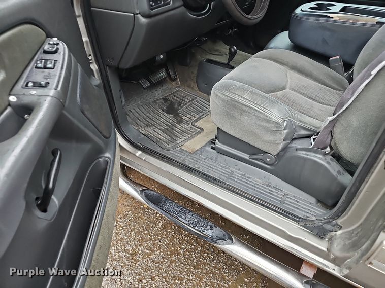 image for item NP9065 2003 Chevrolet 2500 HD Ext. Cab pickup truck