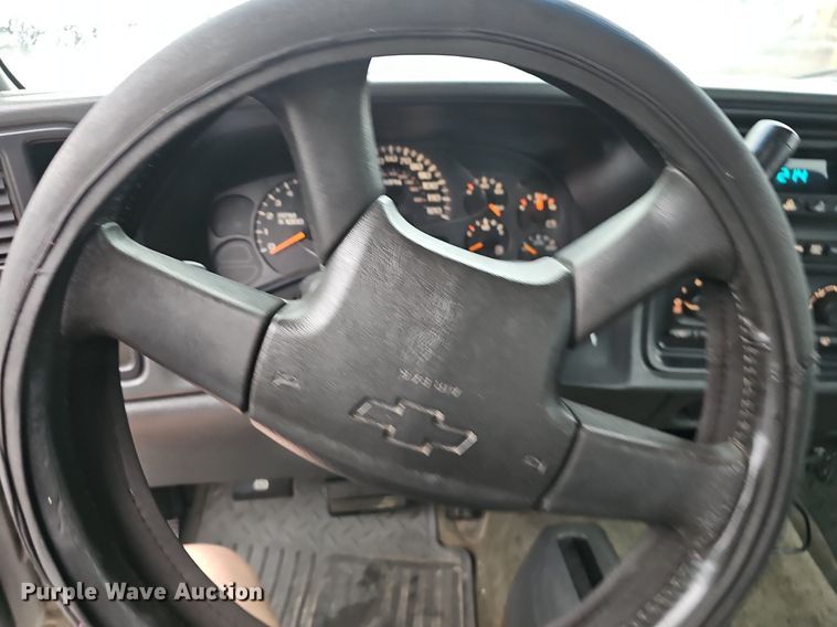 image for item NP9065 2003 Chevrolet 2500 HD Ext. Cab pickup truck