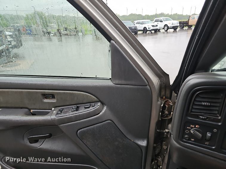 image for item NP9065 2003 Chevrolet 2500 HD Ext. Cab pickup truck