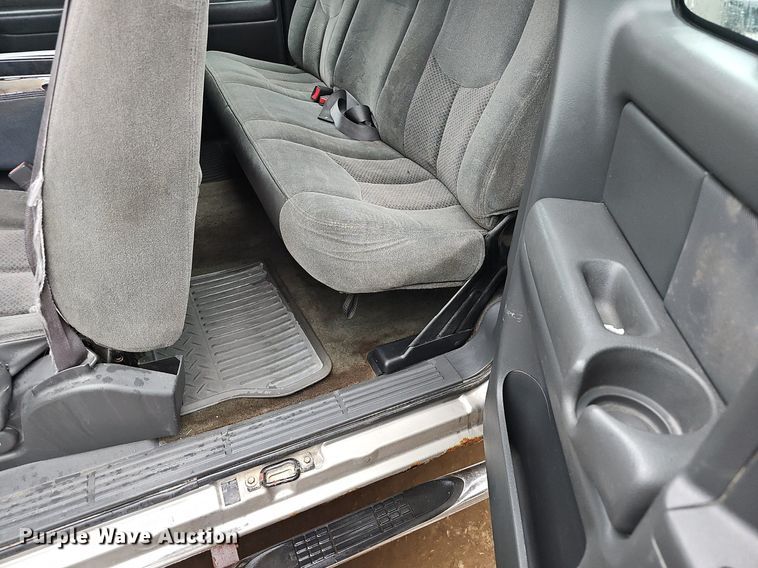 image for item NP9065 2003 Chevrolet 2500 HD Ext. Cab pickup truck