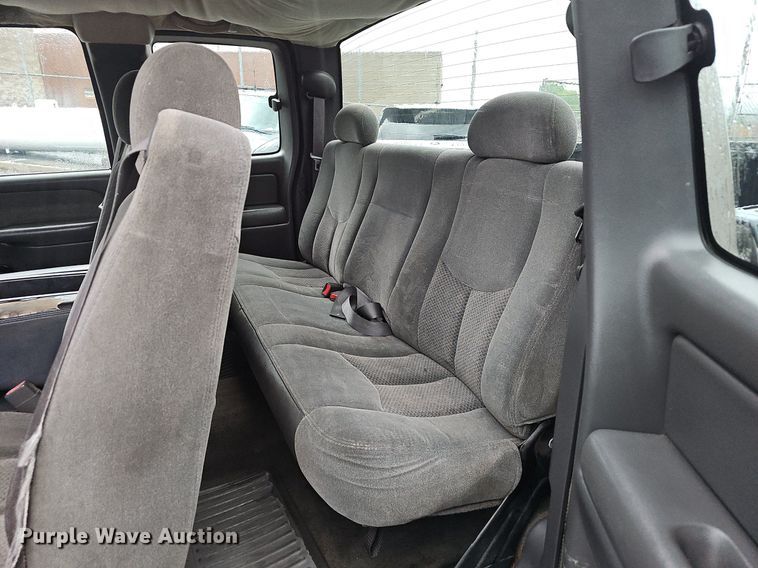 image for item NP9065 2003 Chevrolet 2500 HD Ext. Cab pickup truck