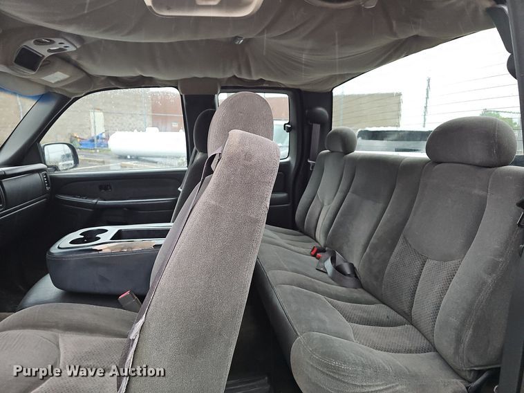 image for item NP9065 2003 Chevrolet 2500 HD Ext. Cab pickup truck