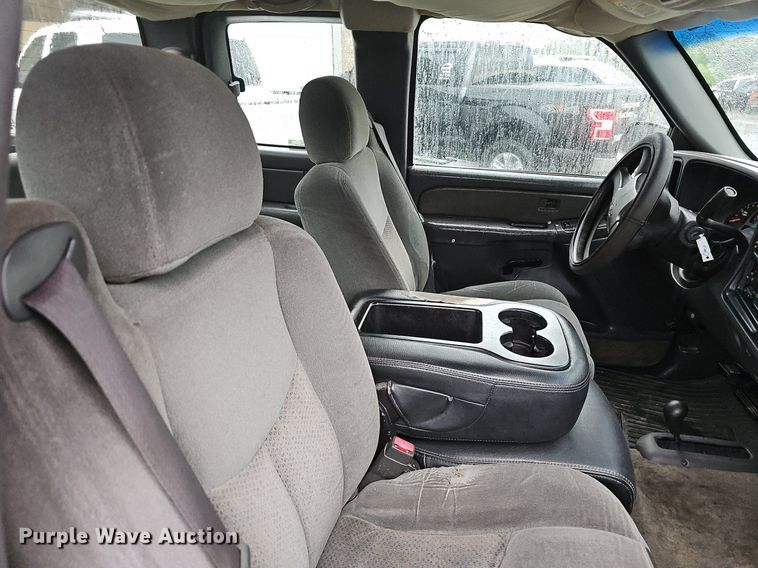 image for item NP9065 2003 Chevrolet 2500 HD Ext. Cab pickup truck