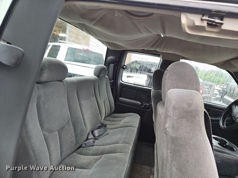 image for item NP9065 2003 Chevrolet 2500 HD Ext. Cab pickup truck