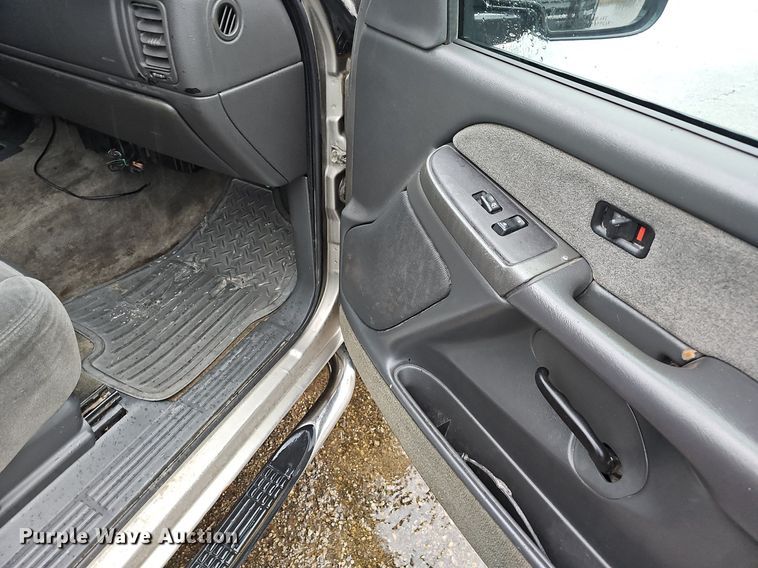 image for item NP9065 2003 Chevrolet 2500 HD Ext. Cab pickup truck