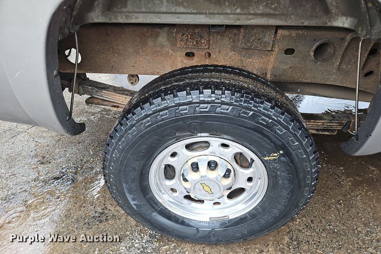 image for item NP9065 2003 Chevrolet 2500 HD Ext. Cab pickup truck