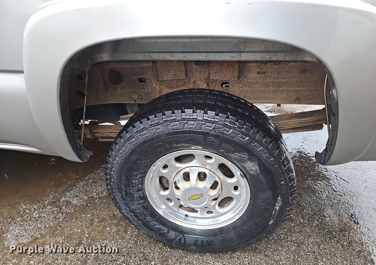 image for item NP9065 2003 Chevrolet 2500 HD Ext. Cab pickup truck