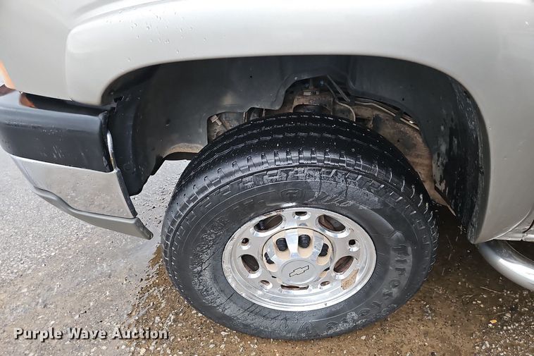 image for item NP9065 2003 Chevrolet 2500 HD Ext. Cab pickup truck