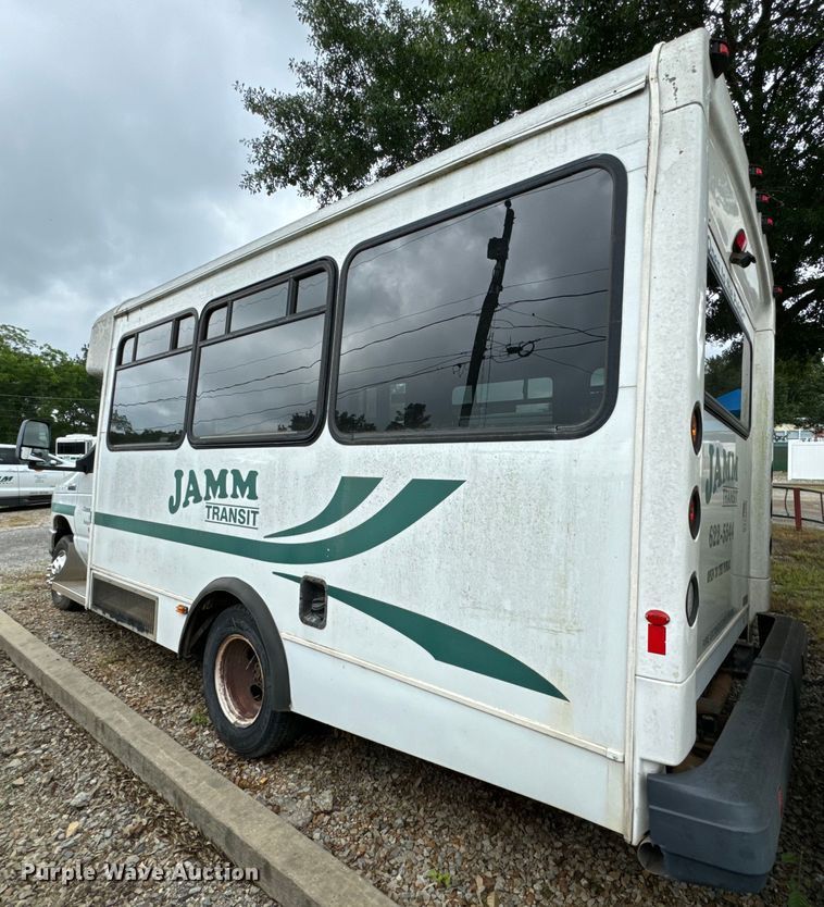 image for item NQ9554 2009 Graval UE10 shuttle bus