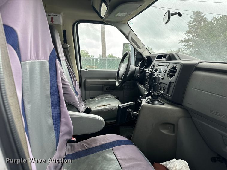 image for item NQ9554 2009 Graval UE10 shuttle bus