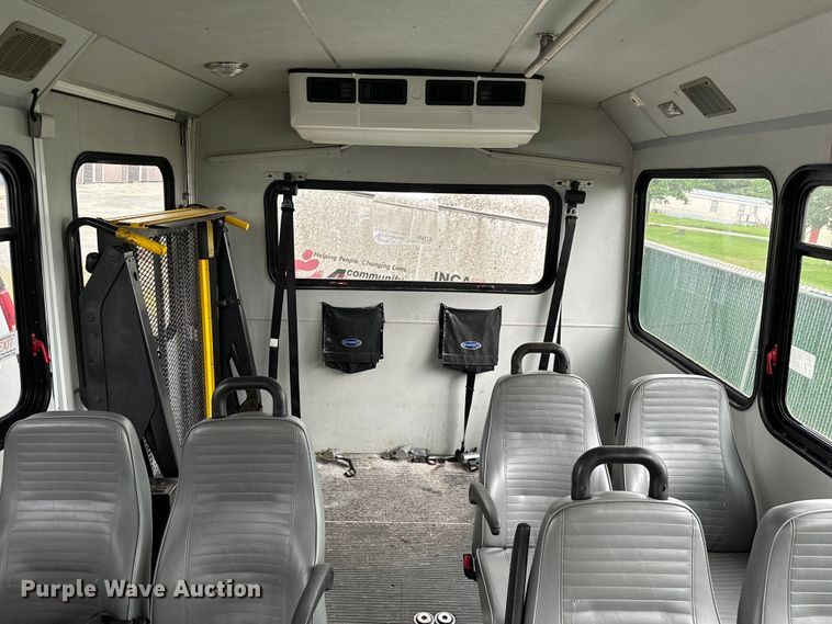 image for item NQ9554 2009 Graval UE10 shuttle bus