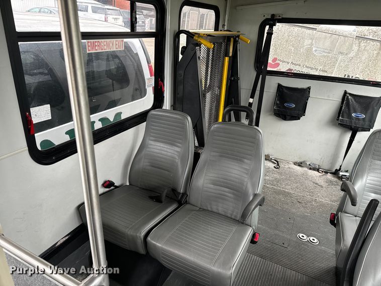 image for item NQ9554 2009 Graval UE10 shuttle bus