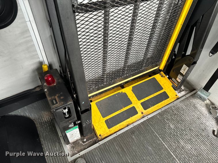 image for item NQ9554 2009 Graval UE10 shuttle bus