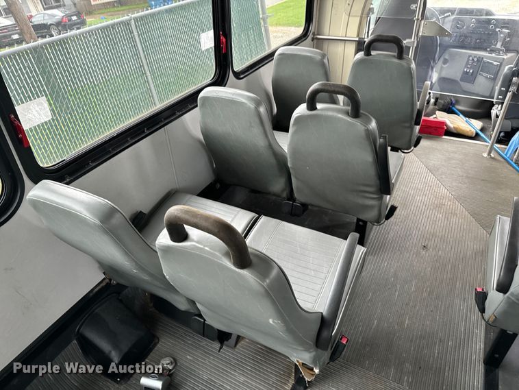 image for item NQ9554 2009 Graval UE10 shuttle bus