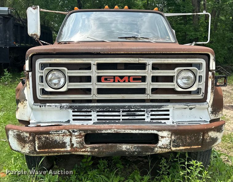 image for item NR9936 1988 GMC C6000  flatbed truck