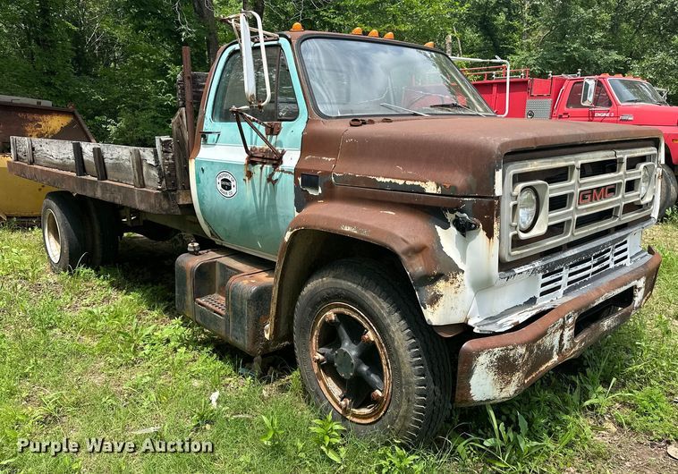 image for item NR9936 1988 GMC C6000  flatbed truck