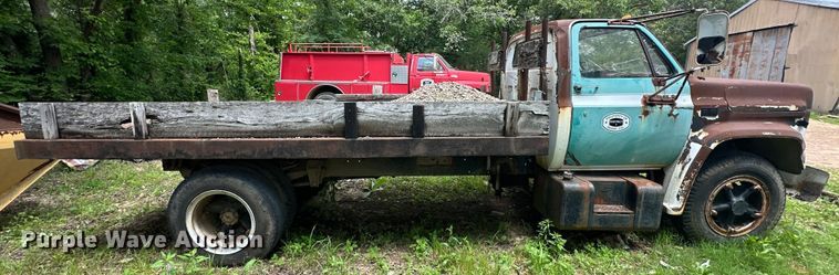 image for item NR9936 1988 GMC C6000  flatbed truck