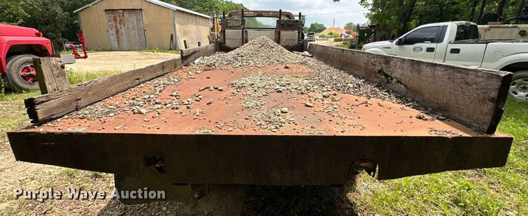 image for item NR9936 1988 GMC C6000  flatbed truck