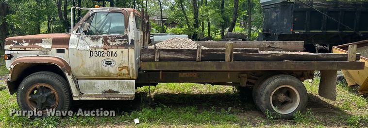 image for item NR9936 1988 GMC C6000  flatbed truck