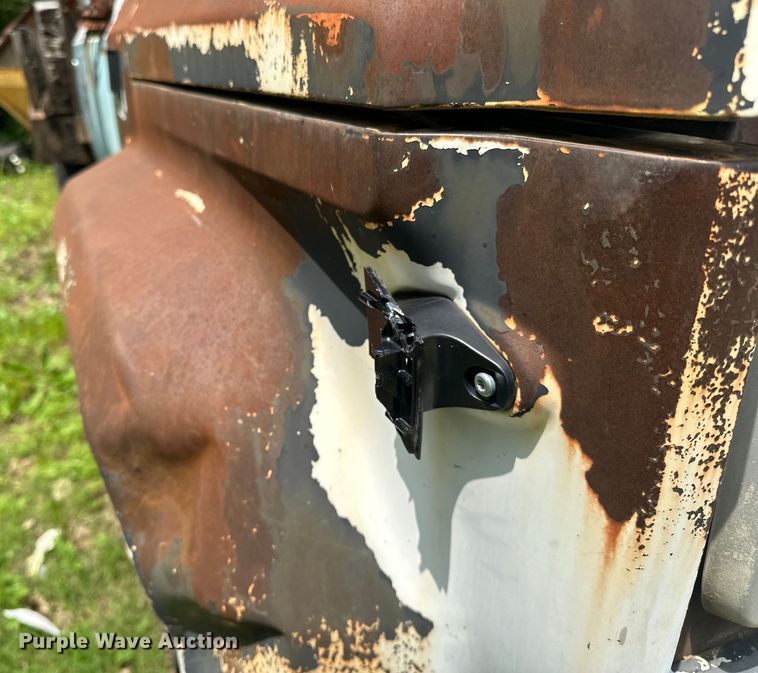 image for item NR9936 1988 GMC C6000  flatbed truck