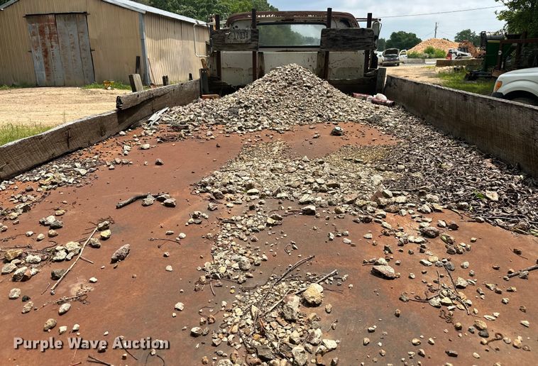 image for item NR9936 1988 GMC C6000  flatbed truck