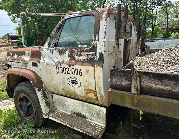 image for item NR9936 1988 GMC C6000  flatbed truck