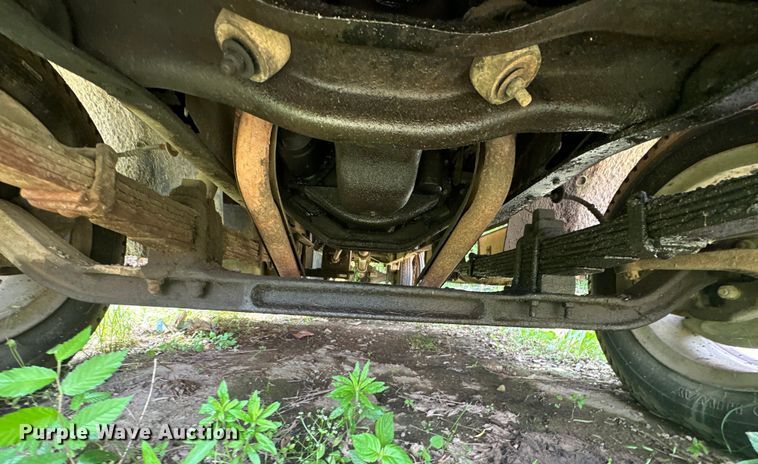 image for item NR9936 1988 GMC C6000  flatbed truck