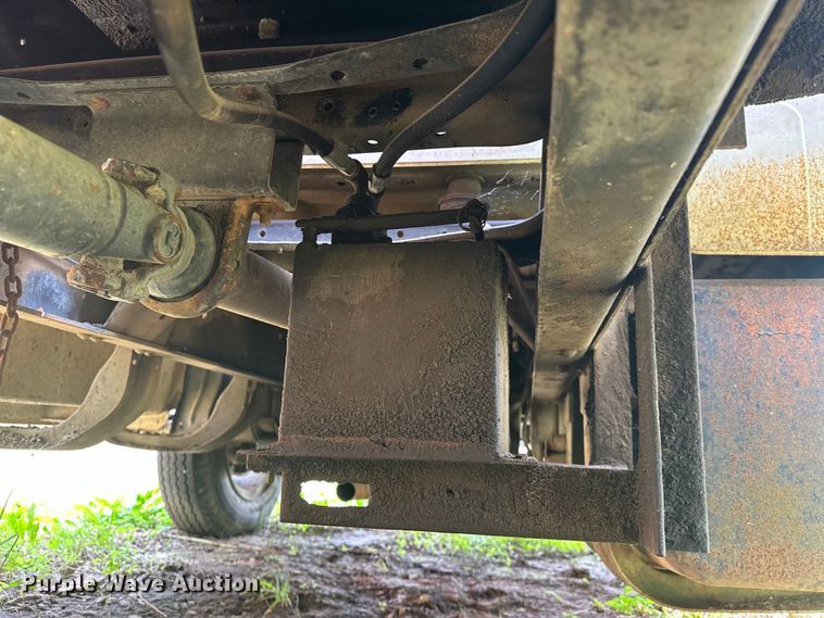 image for item NR9936 1988 GMC C6000  flatbed truck