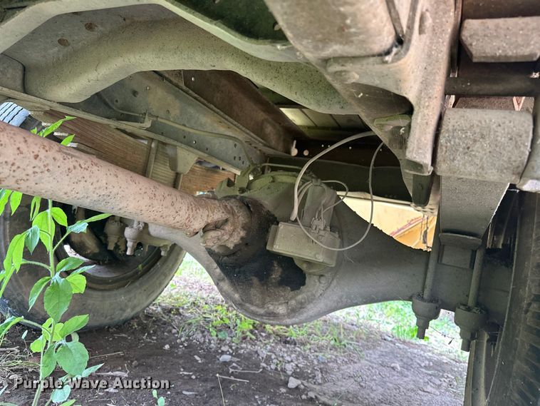 image for item NR9936 1988 GMC C6000  flatbed truck