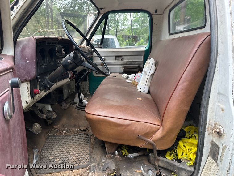 image for item NR9936 1988 GMC C6000  flatbed truck