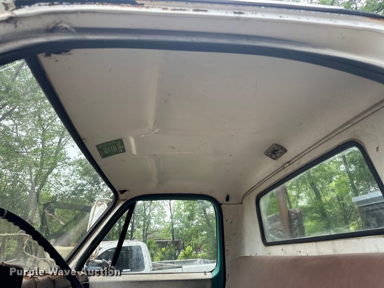 image for item NR9936 1988 GMC C6000  flatbed truck