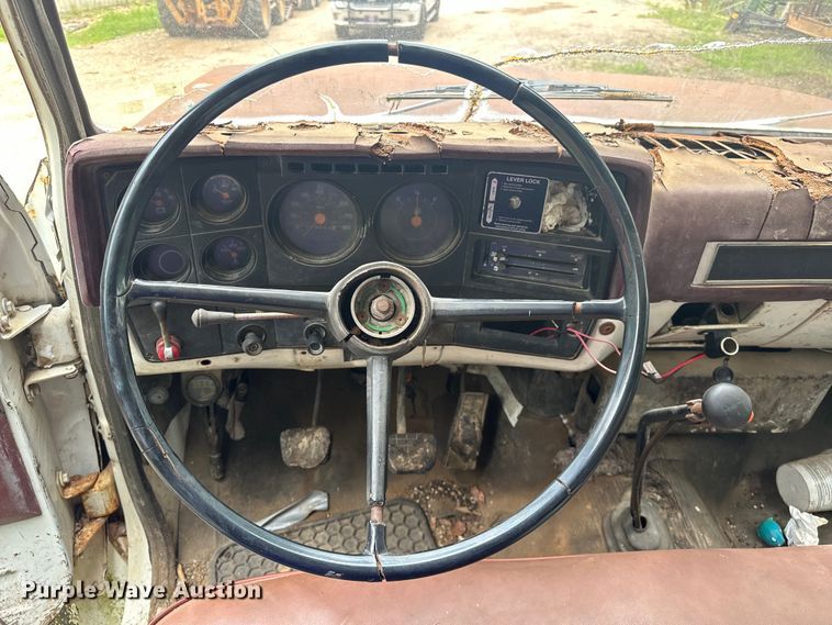 image for item NR9936 1988 GMC C6000  flatbed truck