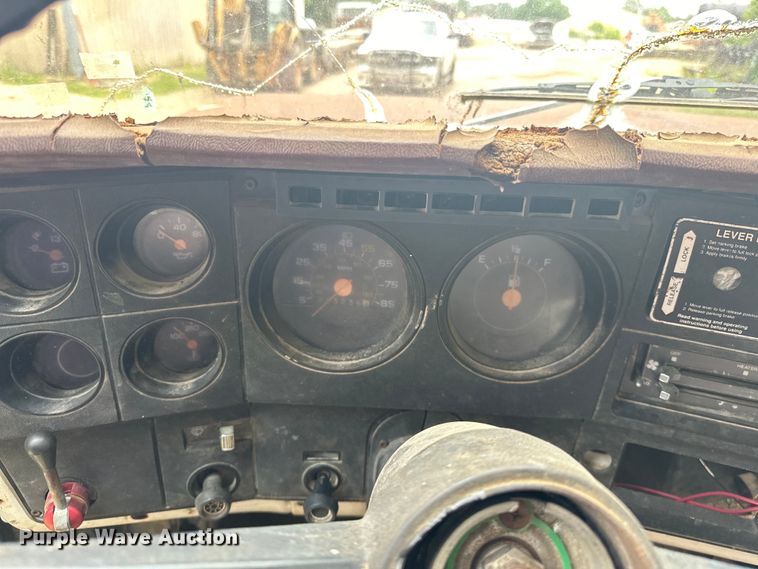 image for item NR9936 1988 GMC C6000  flatbed truck