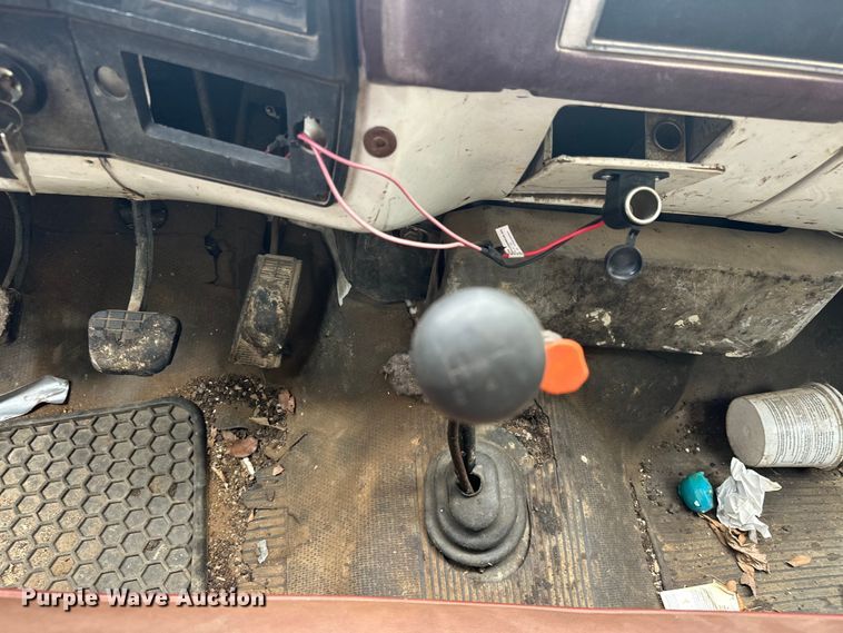 image for item NR9936 1988 GMC C6000  flatbed truck