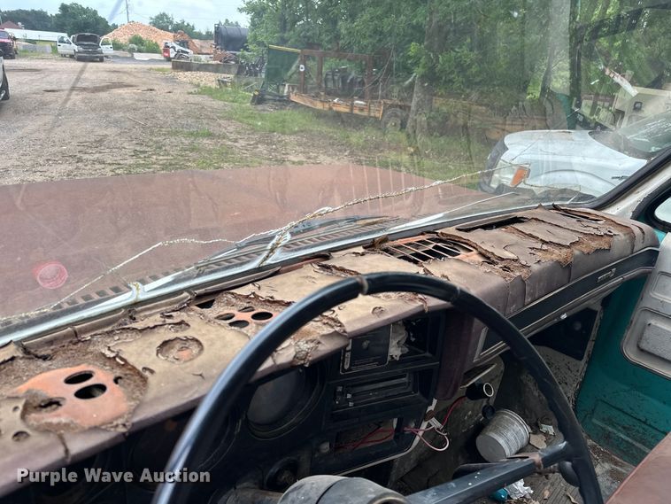 image for item NR9936 1988 GMC C6000  flatbed truck