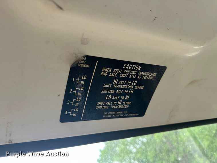 image for item NR9936 1988 GMC C6000  flatbed truck