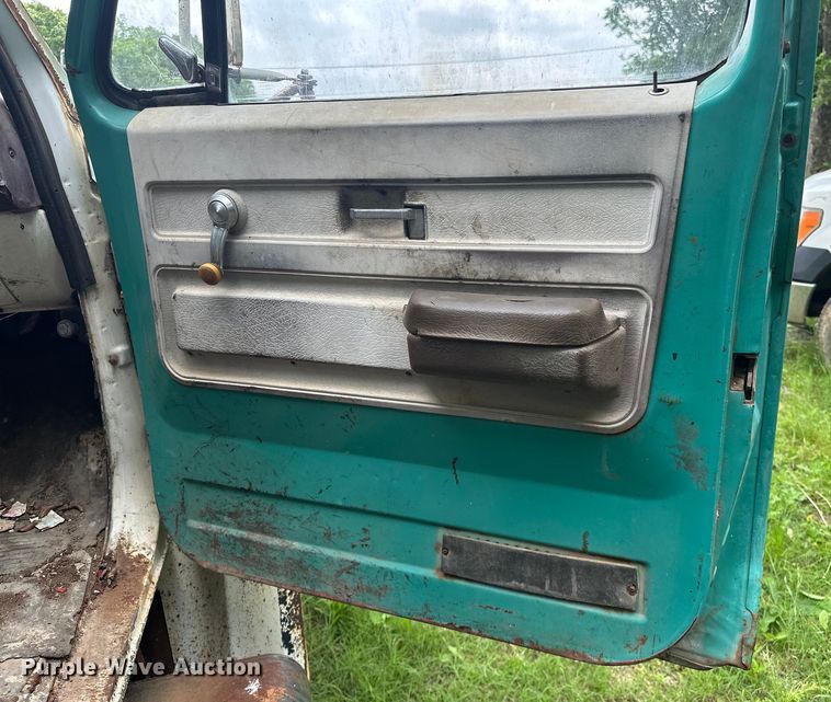 image for item NR9936 1988 GMC C6000  flatbed truck