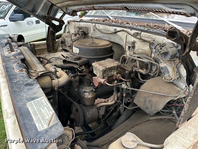 image for item NR9936 1988 GMC C6000  flatbed truck