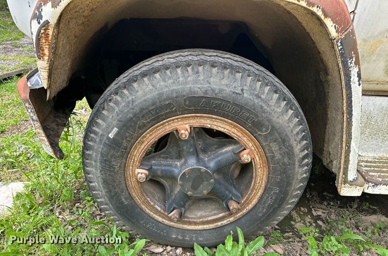 image for item NR9936 1988 GMC C6000  flatbed truck