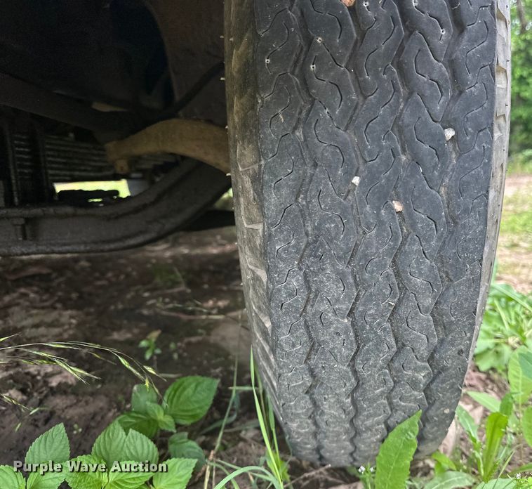 image for item NR9936 1988 GMC C6000  flatbed truck