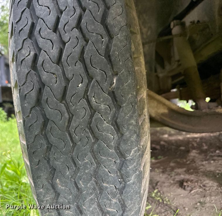 image for item NR9936 1988 GMC C6000  flatbed truck