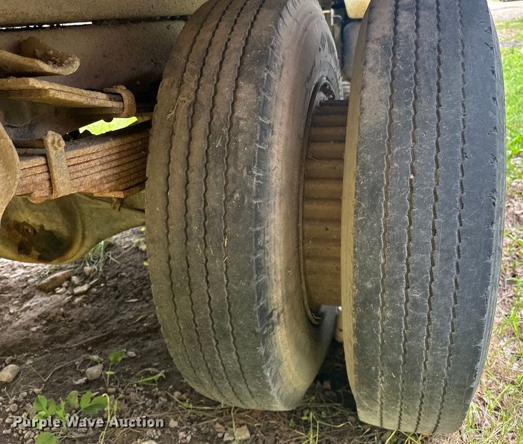 image for item NR9936 1988 GMC C6000  flatbed truck