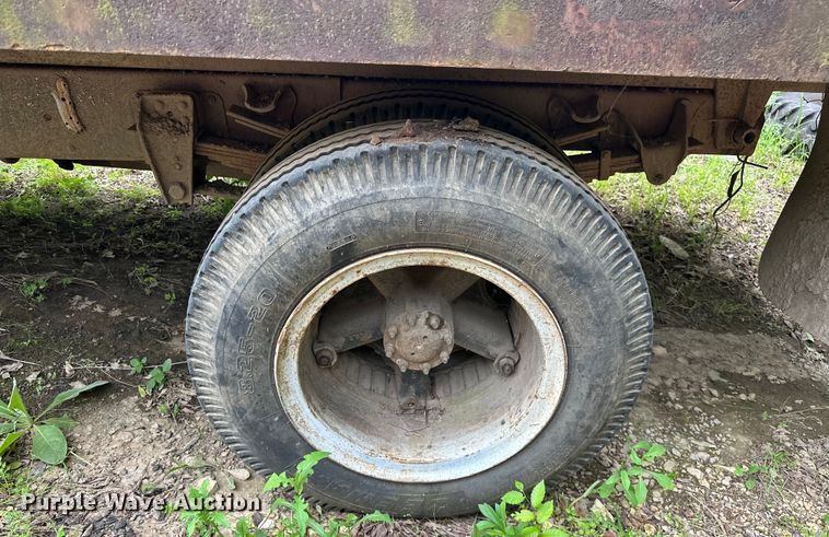 image for item NR9936 1988 GMC C6000  flatbed truck