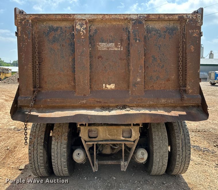 image for item NR9939 1986 Freightliner  FLC dump truck
