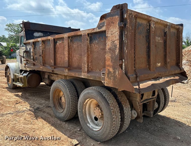image for item NR9939 1986 Freightliner  FLC dump truck