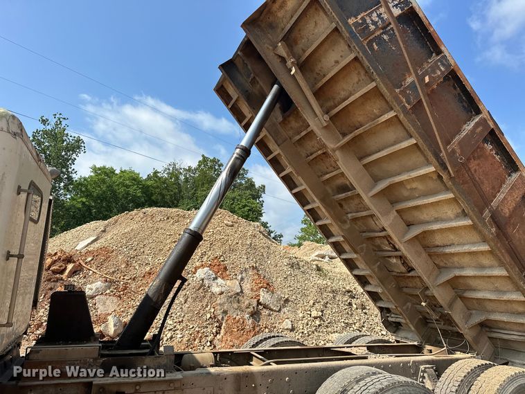 image for item NR9939 1986 Freightliner  FLC dump truck