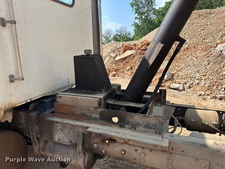 image for item NR9939 1986 Freightliner  FLC dump truck