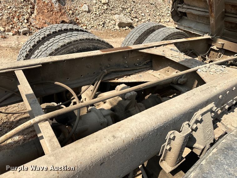 image for item NR9939 1986 Freightliner  FLC dump truck