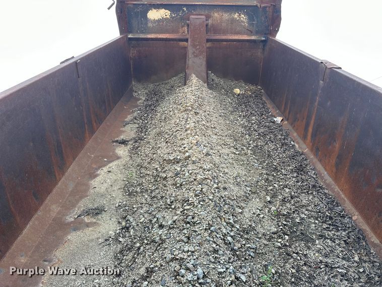 image for item NR9939 1986 Freightliner  FLC dump truck