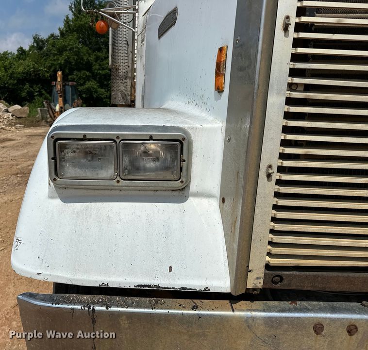 image for item NR9939 1986 Freightliner  FLC dump truck